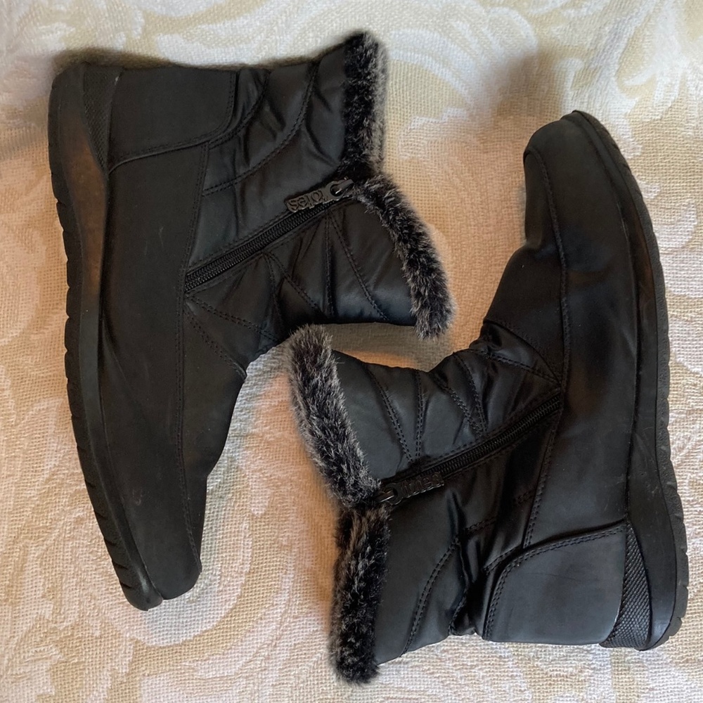 Totes Dalia Insulated Waterproof Mid Snow Winter Boots with Zippers